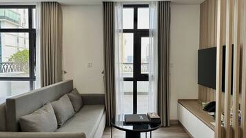 Premier Apartment, Balcony, City View | Living area