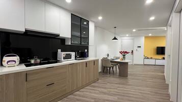 Luxury Apartment, Balcony, City View | Private kitchen | Fridge, microwave, stovetop