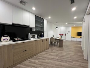 Luxury Apartment, Balcony, City View | Private kitchen | Fridge, microwave, stovetop - GEM Hotel & Residence (Hanoi)