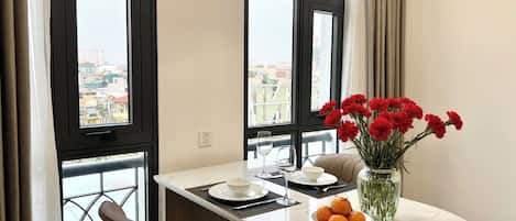 Junior Apartment, Balcony, City View | Dining
