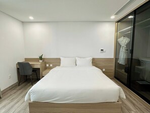 Caja de seguridad en la habitación y escritorio 