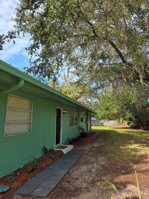 Exterior - Captain's Corner, 4/2 w/Heated Pool & 4 kayaks Waterfront Canal Weeki Wachee (Spring Hill)