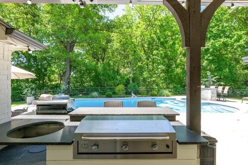 Arrows Resort w/ Pool & Spa