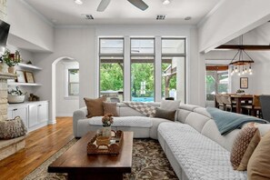 Smart TV, fireplace, offices, printers
