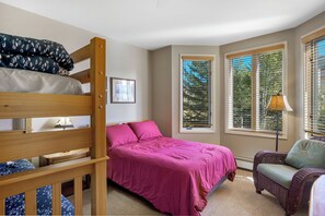 3 bedrooms, iron/ironing board, WiFi, bed sheets - Peaceful Retreat, Pool&Hot Tub, Walk to Village, Private Shuttle, Bike Anywhere! (Steamboat Springs)