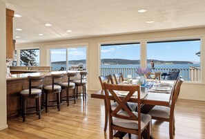 Dining - Waterfront Camano Island Haven with Epic Views & Wildlife Watching (Camano)
