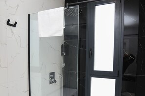 Shower, hair dryer, towels - La Dimora Azzurra 901, Vlore, Albania (Vlore)