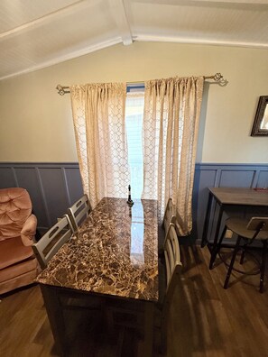 Dining - Cozy 1-bedroom mobile home in terrific North Augusta with AC (North Augusta)