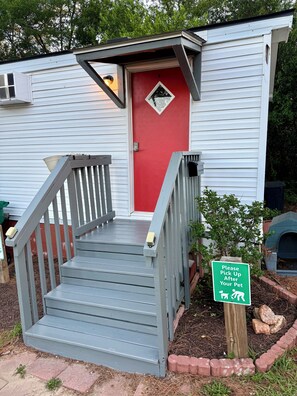 Property grounds - Cozy 1-bedroom mobile home in terrific North Augusta with AC (North Augusta)