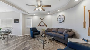 Smart TV, fireplace, video library, stereo - Lakefront Updated Condo at 2mm w/ 2 Pools, Hot Tub, Boat Slip (Lake Ozark)