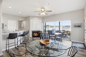 Dining - Lakefront Updated Condo at 2mm w/ 2 Pools, Hot Tub, Boat Slip (Lake Ozark)