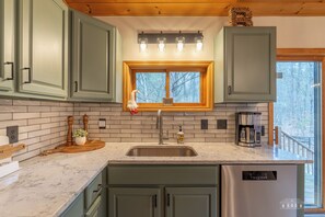 Fridge, microwave, oven, stovetop - Evergreen Escape: Cozy 3BR Jay cabin, pet-friendly, near Whiteface Mountain (Jay)