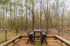 Outdoor dining - Evergreen Escape: Cozy 3BR Jay cabin, pet-friendly, near Whiteface Mountain (Jay)