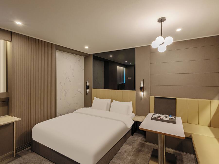 Deluxe Room | Blackout drapes, WiFi (free), bed sheets