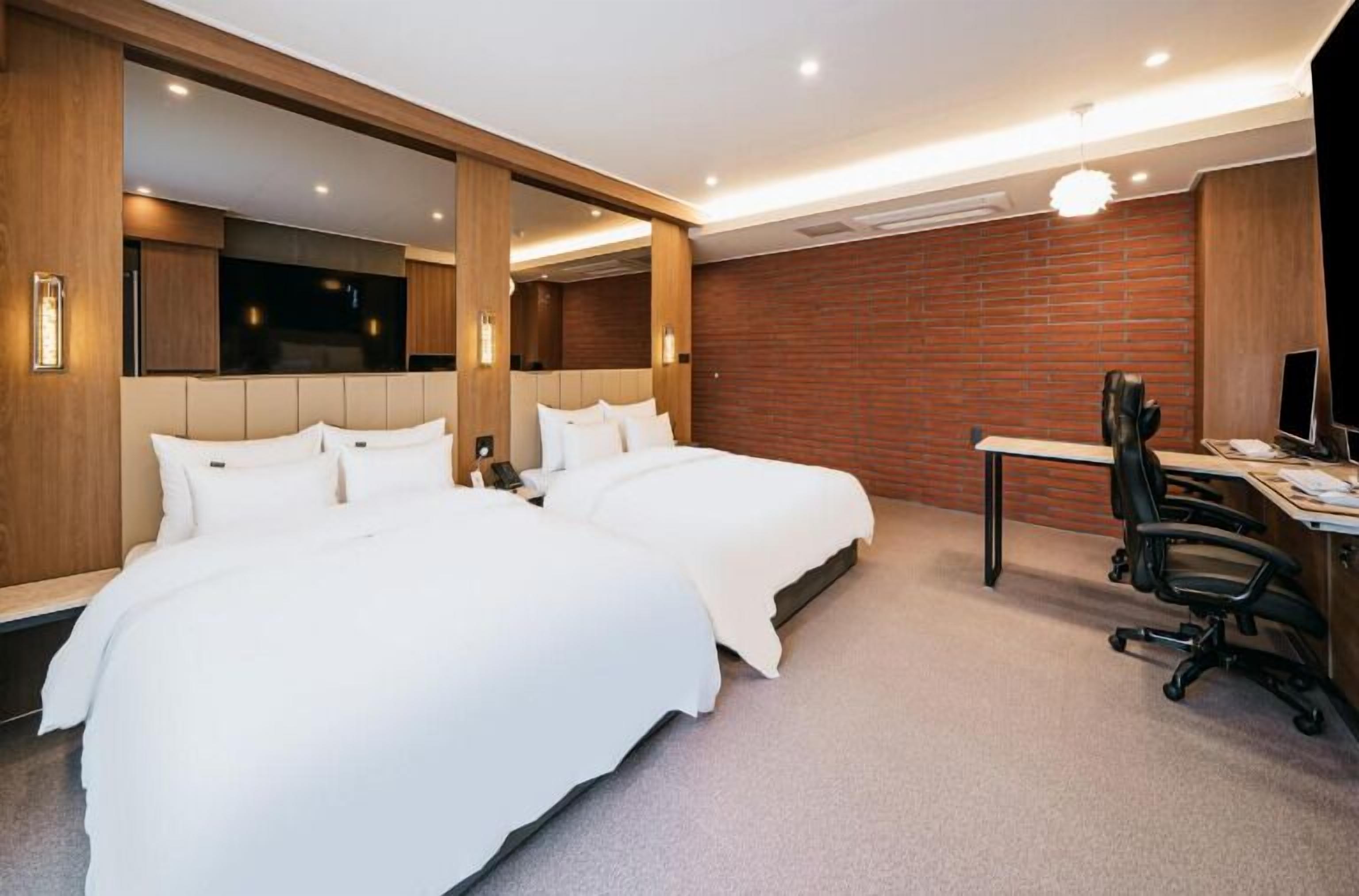Habitación doble Prestigio, 2 camas matrimoniales, Terraza | Wifi gratis y ropa de cama 
