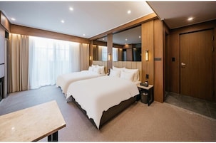 Habitación Signature, terraza | Cortinas opacas, wifi gratis, ropa de cama
