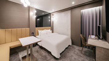 Deluxe Room | Blackout drapes, free WiFi, bed sheets