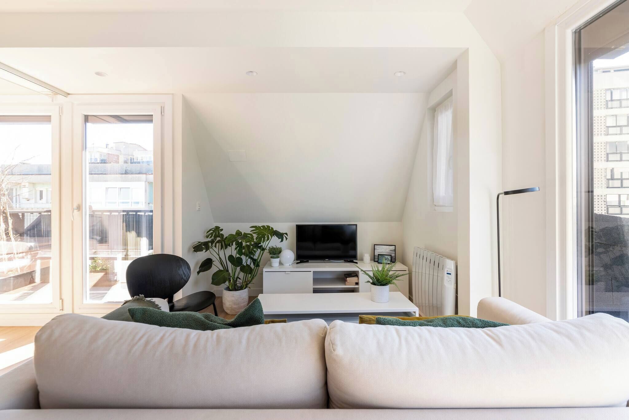 Apartment, 2 Bedrooms, Balcony | Living room | Books