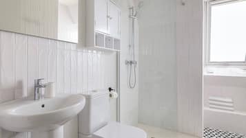 Apartment, 2 Bedrooms, Balcony | Bathroom