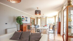 A modern living room with a sofa, dining area, and kitchen. - Beautiful home in Agropoli (Agropoli)