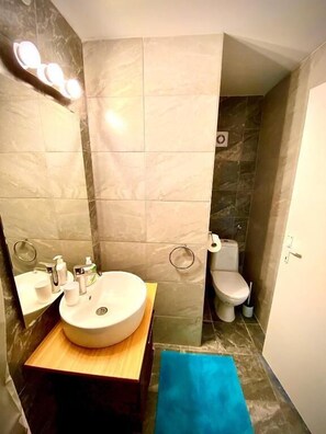 Comfort Studio, Garden View | Bathroom | Free toiletries, hair dryer, towels, soap - House by the river  (Plitvica Selo)