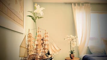 4 bedrooms, desk, iron/ironing board, WiFi (free)