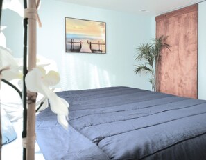 Room - Beautiful bright 4 bedroom house just 15 minutes from the SLC airport (North salt lake)