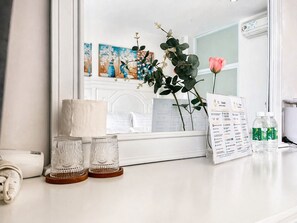 Luxury Double Room, City View | Desk, laptop workspace, free WiFi - The L'anmien Bui Vien (Thanh Pho Ho Chi Minh)
