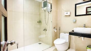 Deluxe Double Room | Bathroom | Shower, hair dryer, towels, soap
