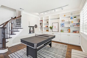 Game room - Hunter Run: Family • Work • Entertainment • Frisco (Frisco)