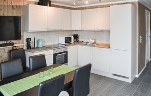 Fridge, microwave, stovetop, dishwasher - Stunning apartment in Trysil with house a mountain view (Trysil)