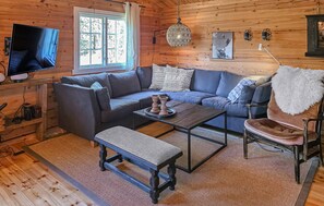 Smart TV, fireplace - Cozy home in Noresund with house a panoramic view (Noresund)