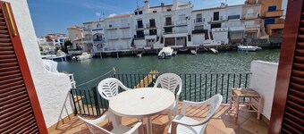 VILLA EMPORION CANALS