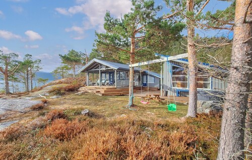 Beautiful home in Snillfjord with WiFi