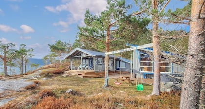 Beautiful home in Snillfjord with WiFi