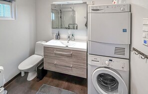 Shower - 2 bedroom cozy apartment in Mandal (Mandal)