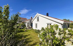 Exterior - 4 bedroom cozy home in Flekkerøy (Flekkerøy)