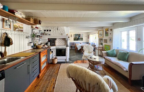 4 bedroom cozy home in Flekkerøy