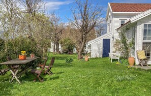 Outdoor dining - 4 bedroom cozy home in Flekkerøy (Flekkerøy)
