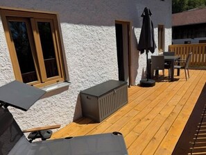 Outdoor dining - Vrbo Property (Grabenstätt)