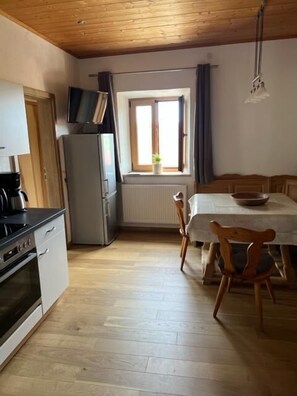 Fridge, oven, stovetop, coffee/tea maker - Vrbo Property (Grabenstätt)