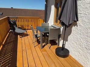 Outdoor dining - Vrbo Property (Grabenstätt)