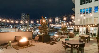 ~NEW~ Downtown Nashville! Walk to Broadway + FREE parking • Balcony • Pool