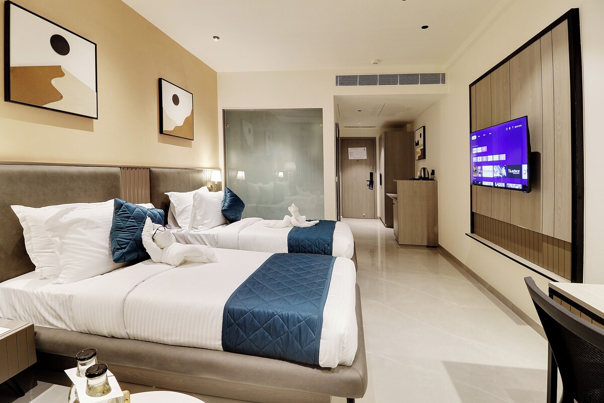 Deluxe Twin Room, City View | In-room safe, iron/ironing board (on request), WiFi (free)