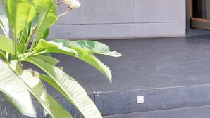 A hotel entrance with a sign for 'Comfort Inn by Choice Hotels Empire.' - Comfort INN Empire Morbi (Morbi)