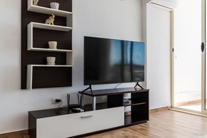 House - Aqua Vista Apartment Waterfront Balcony Escape (Durrës)