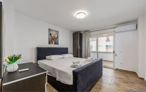 House - Aqua Vista Apartment Waterfront Balcony Escape (Durrës)