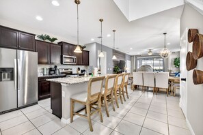 Fridge, microwave, oven, stovetop - The Enchanted Windsor I Min to Disney I Waterpark (Kissimmee)