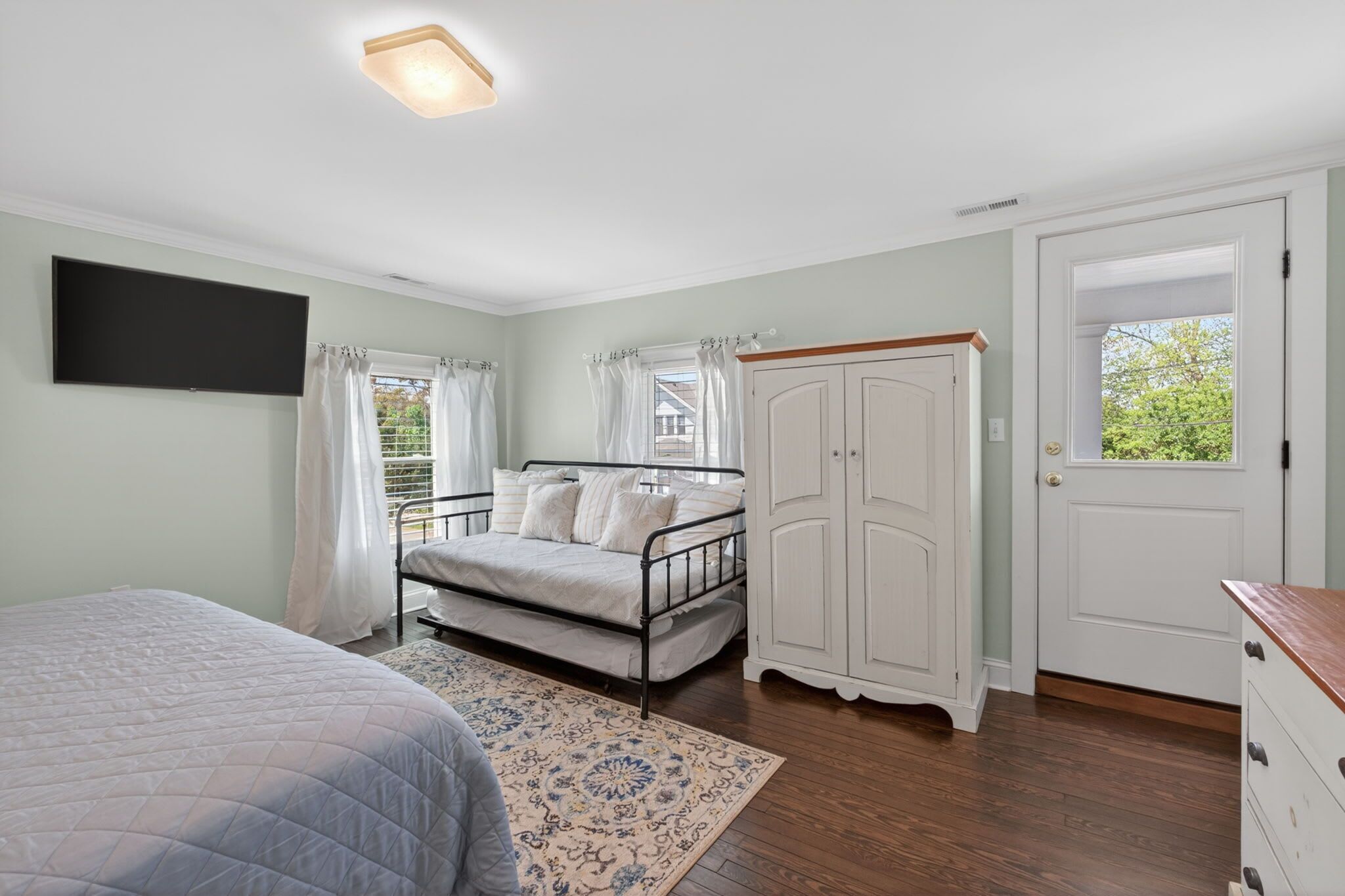 4 bedrooms, iron/ironing board, travel cot, WiFi