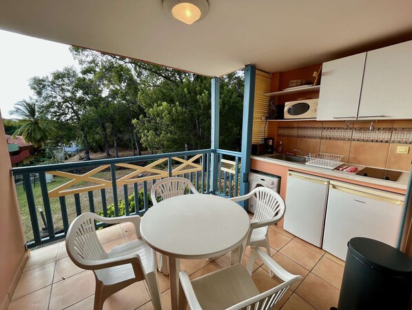 Outdoor dining - Bleu Caritan - two people (STE ANNE)